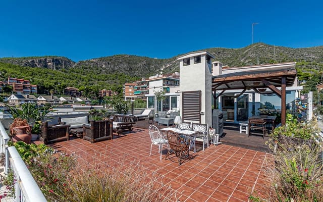 3 soverom Leilighet til leie i Castelldefels med svømmebasseng - € 2 200 (Ref: 9283481)