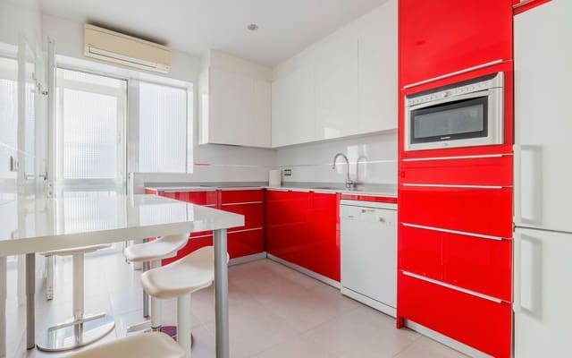 3 bedroom Flat for rent in Estrella, Madrid city - € 2,250 (Ref: 9289576)