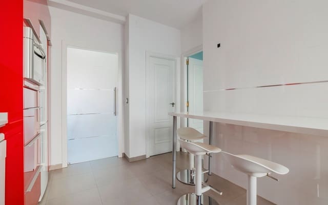 3 bedroom Flat for rent in Estrella, Madrid city - € 2,250 (Ref: 9289576)