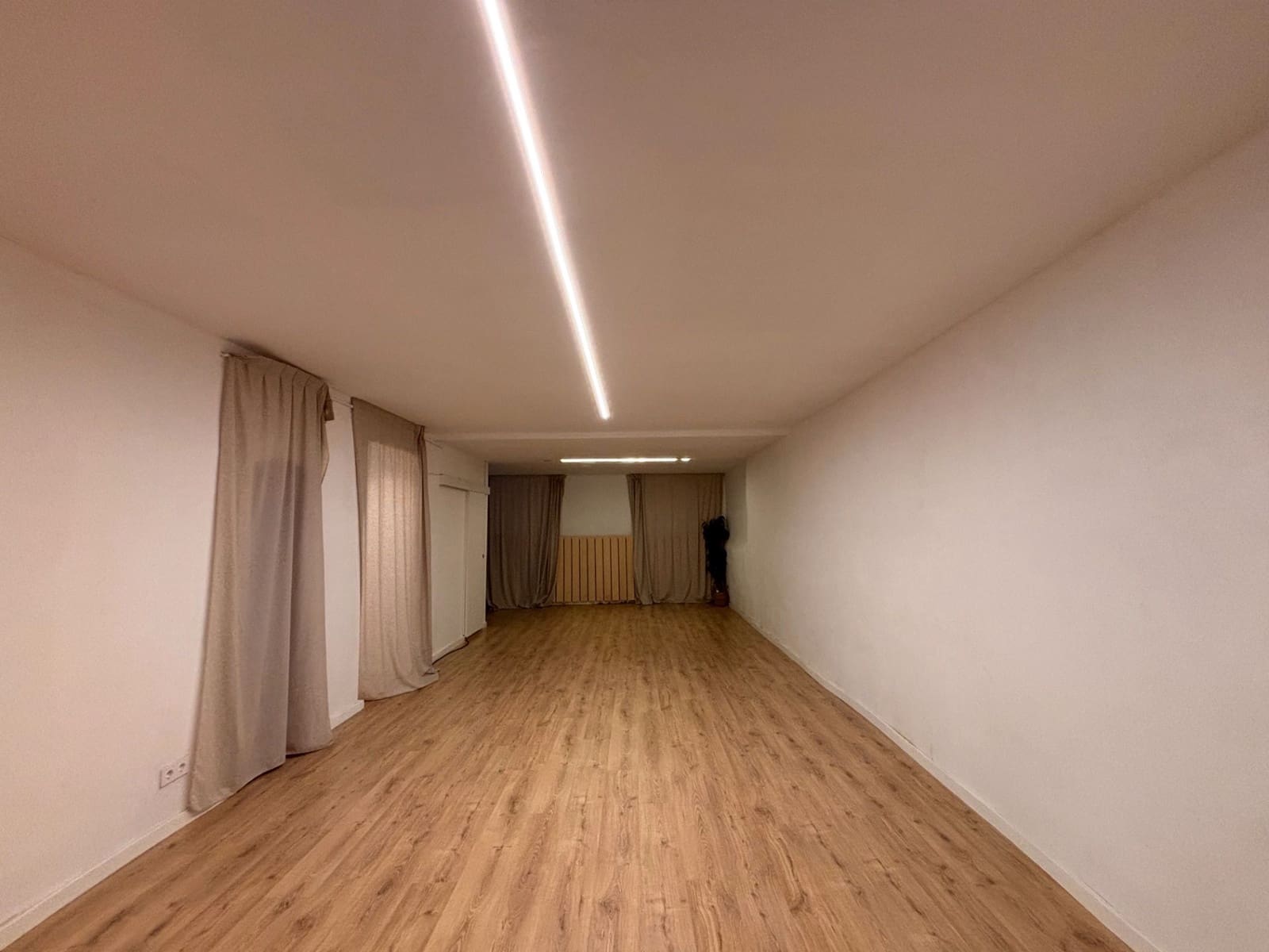 Commercieel te koop in Barcelona stad - € 271.000 (Ref: 9293369)