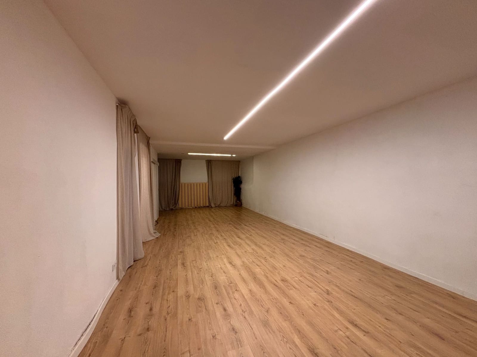 Commercieel te koop in Barcelona stad - € 271.000 (Ref: 9293369)
