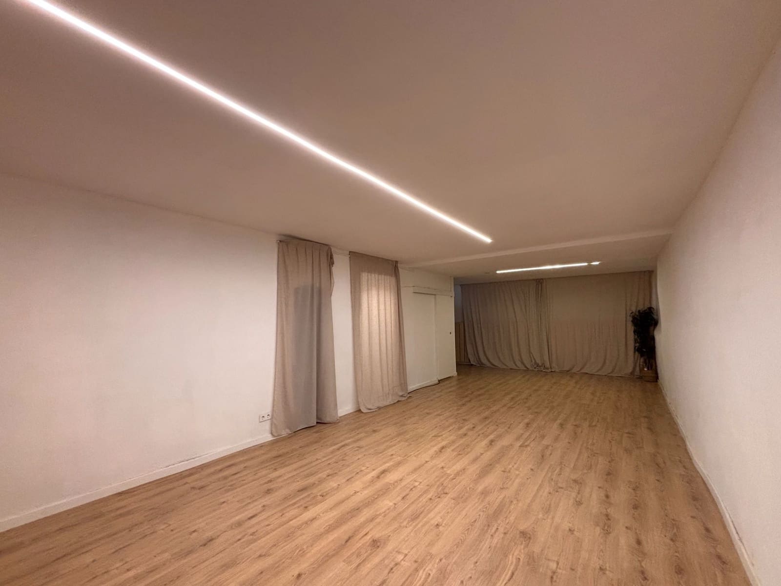 Commercieel te koop in Barcelona stad - € 271.000 (Ref: 9293369)