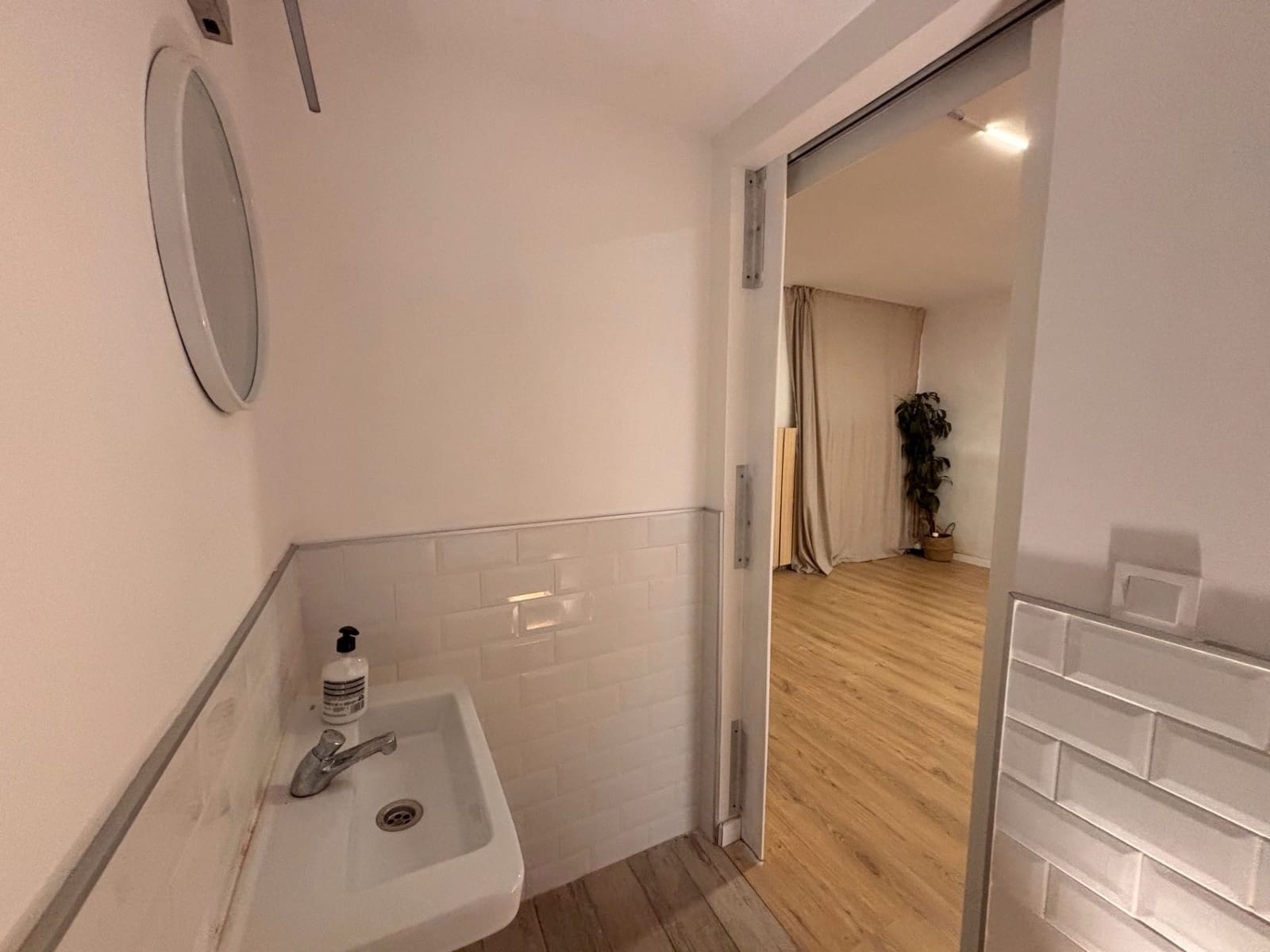 Commercieel te koop in Barcelona stad - € 271.000 (Ref: 9293369)