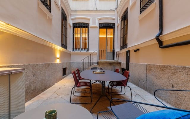 1 slaapkamer Flat te koop in Cortes, Madrid stad - € 665.000 (Ref: 9319894)