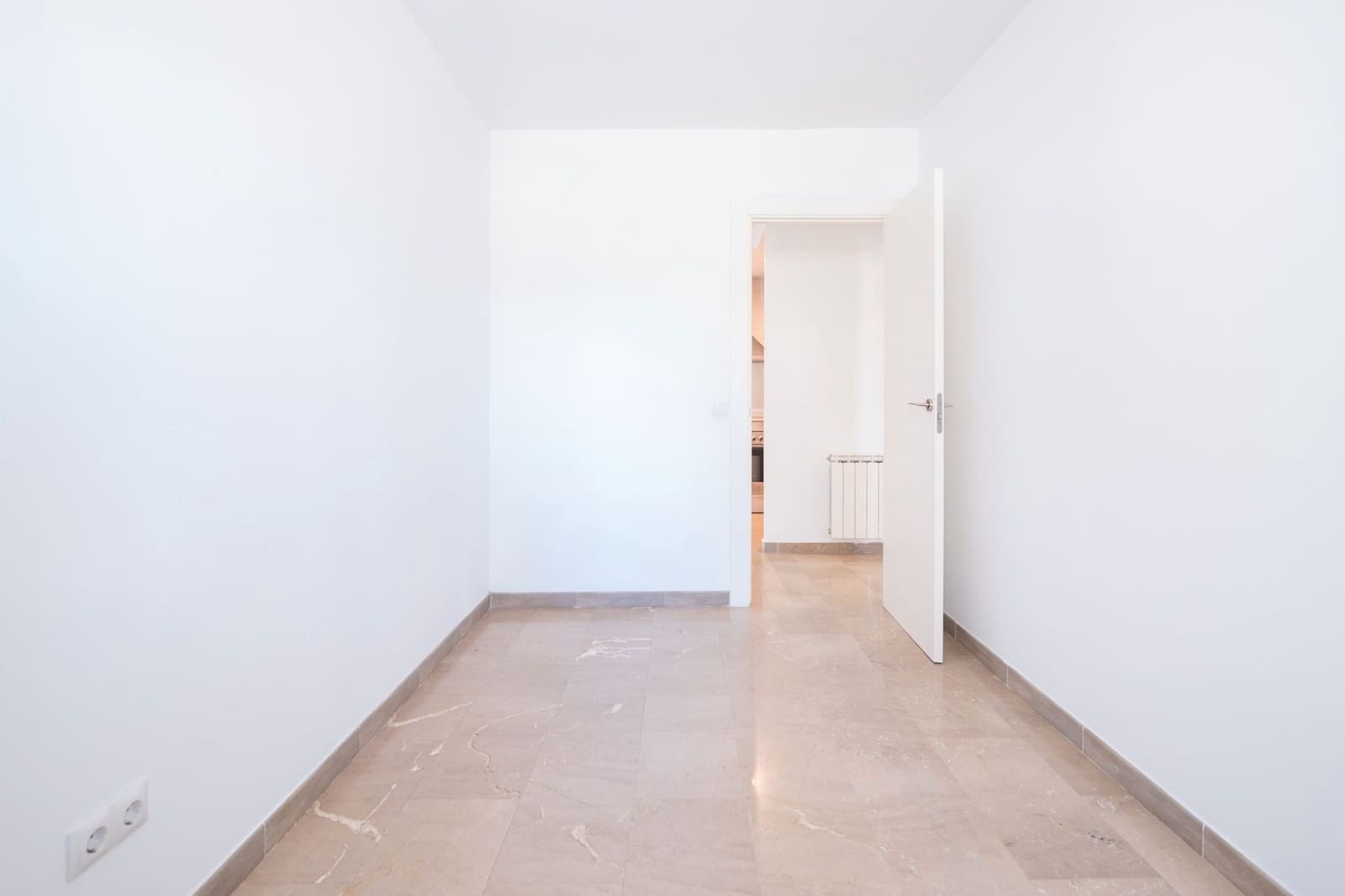 2 sypialnia Mieszkanie na sprzedaż w Miasto Girona z garażem - 275 000 € (Ref: 9343642)