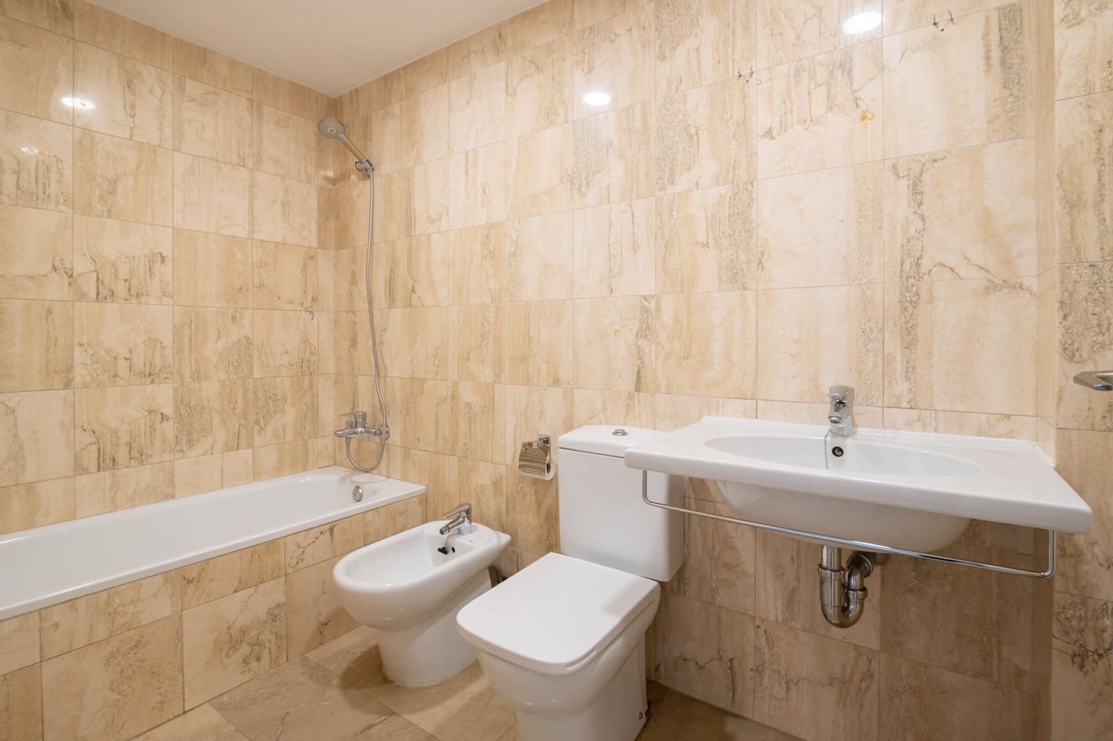 2 sypialnia Mieszkanie na sprzedaż w Miasto Girona z garażem - 275 000 € (Ref: 9343642)