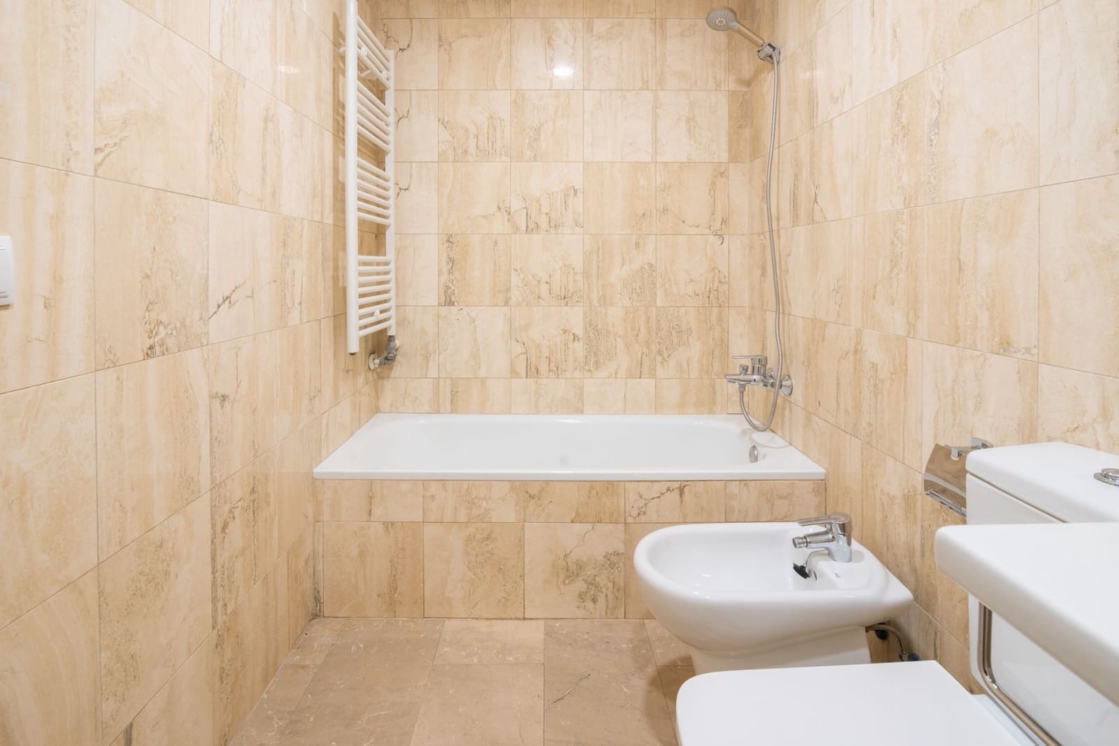 2 sypialnia Mieszkanie na sprzedaż w Miasto Girona z garażem - 275 000 € (Ref: 9343642)