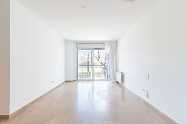 2 sypialnia Mieszkanie na sprzedaż w Miasto Girona z garażem - 275 000 € (Ref: 9343642)