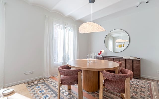 3 soveværelse Lejlighed til leje i El Barri Gòtic, Barcelona by - € 3.450 (Ref: 9344001)