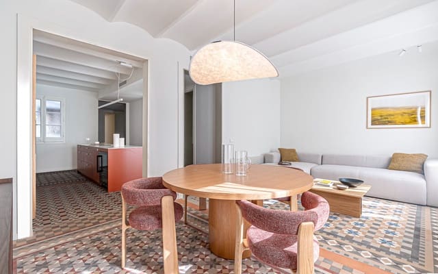 3 soveværelse Lejlighed til leje i El Barri Gòtic, Barcelona by - € 3.450 (Ref: 9344001)