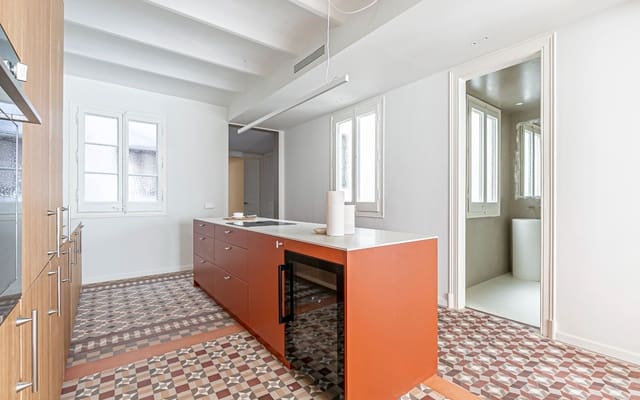 3 soveværelse Lejlighed til leje i El Barri Gòtic, Barcelona by - € 3.450 (Ref: 9344001)