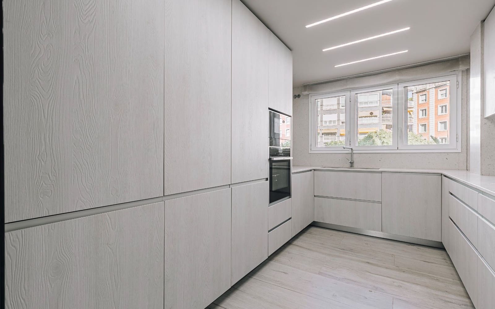 3 sypialnia Mieszkanie do wynajęcia w Miasto Barcelona z garażem - 3 600 € (Ref: 9348032)