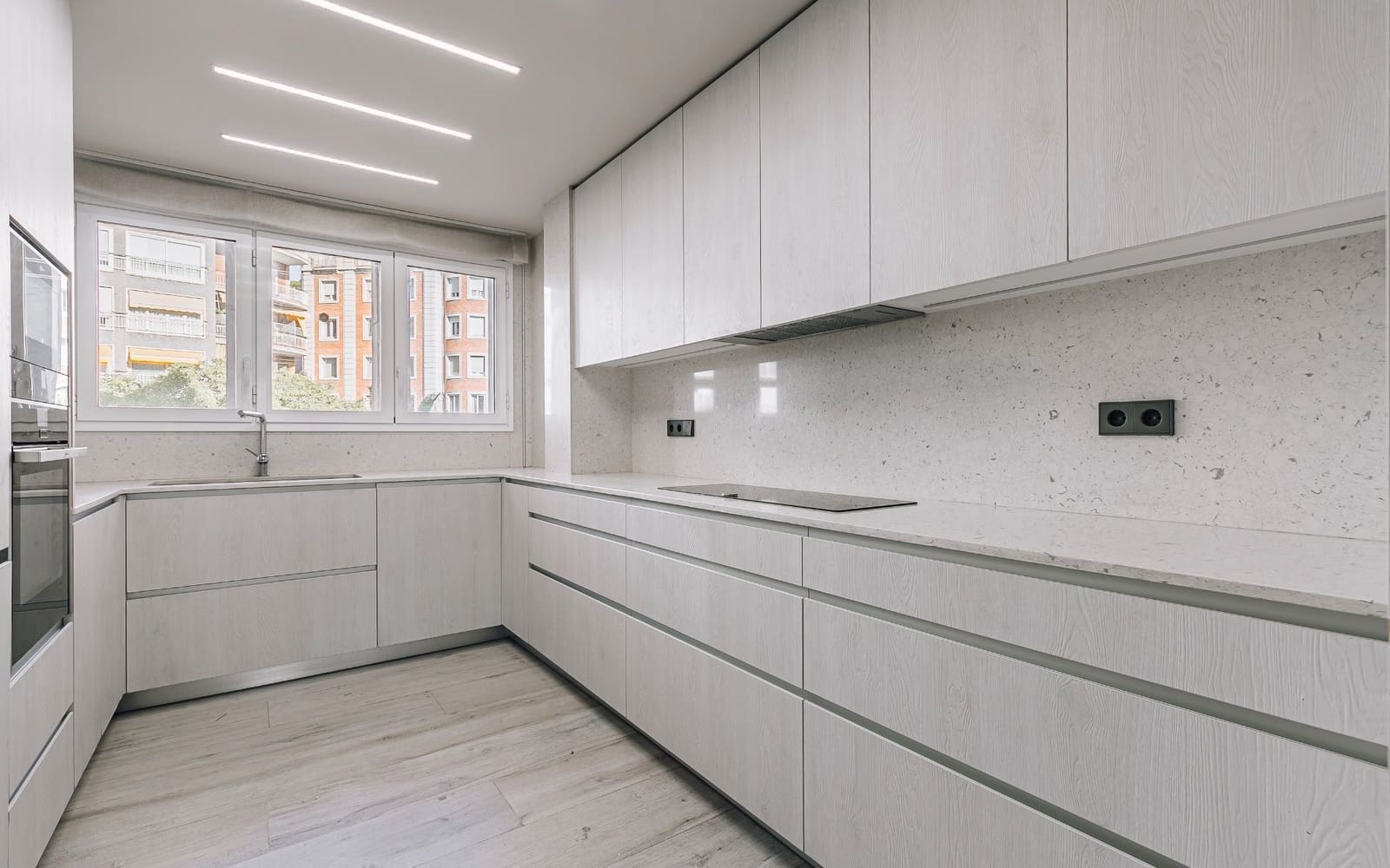 3 sypialnia Mieszkanie do wynajęcia w Miasto Barcelona z garażem - 3 600 € (Ref: 9348032)