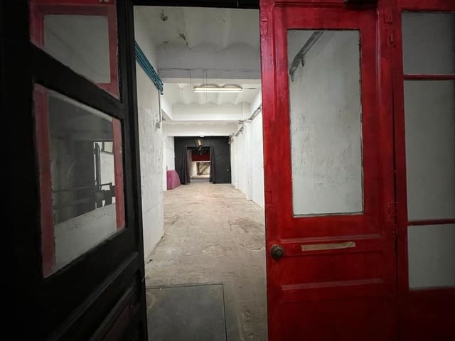 Commercieel te koop in El Poble Sec, Barcelona stad - € 664.000 (Ref: 9348034)