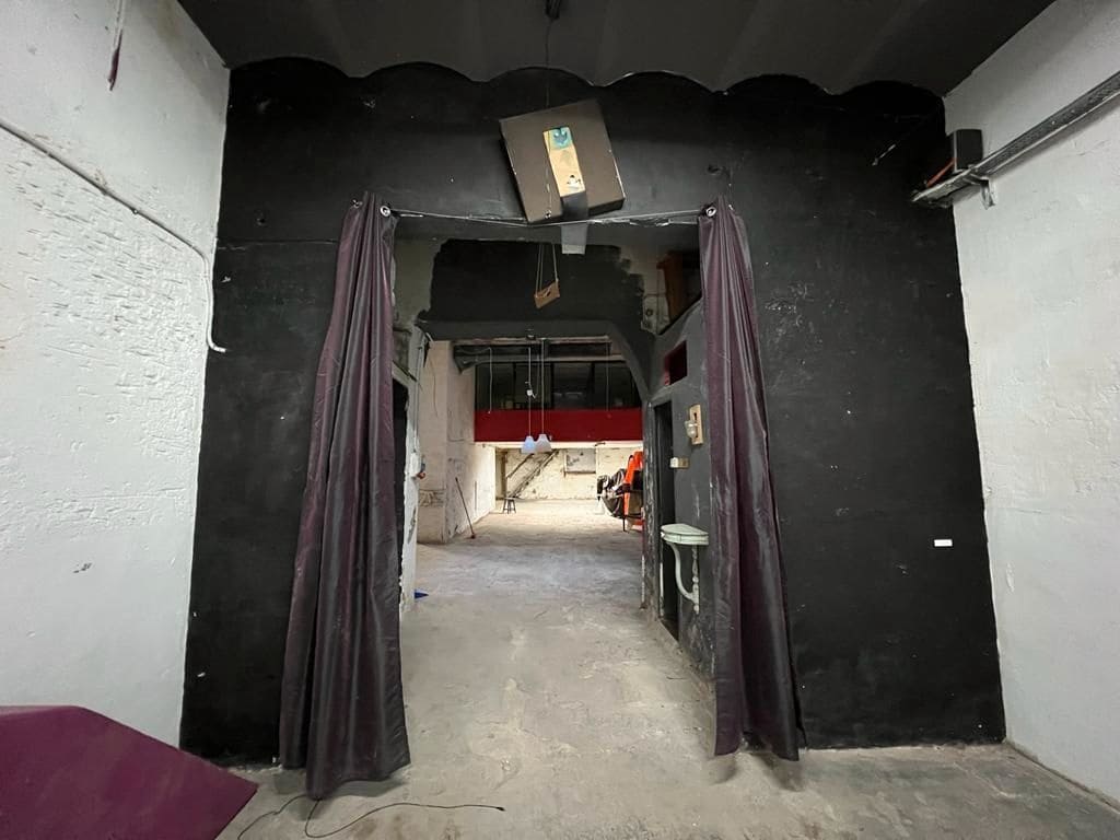 Kommersiell til salgs i Barcelona by - € 664 000 (Ref: 9348034)