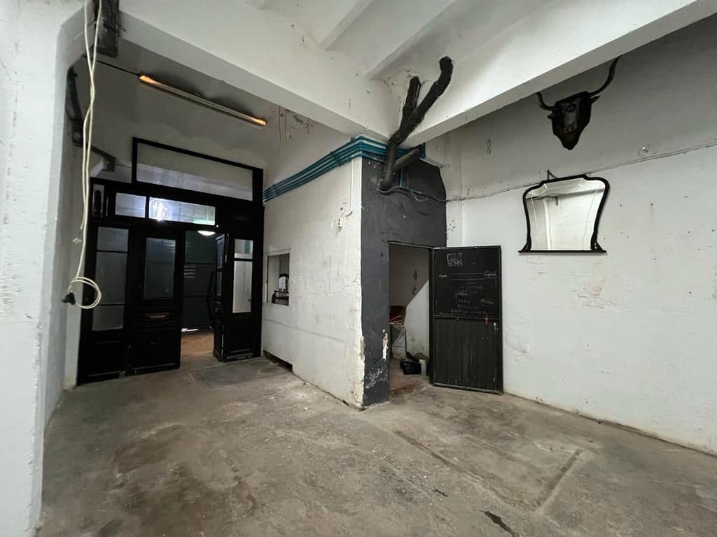 Kommersiell til salgs i Barcelona by - € 664 000 (Ref: 9348034)