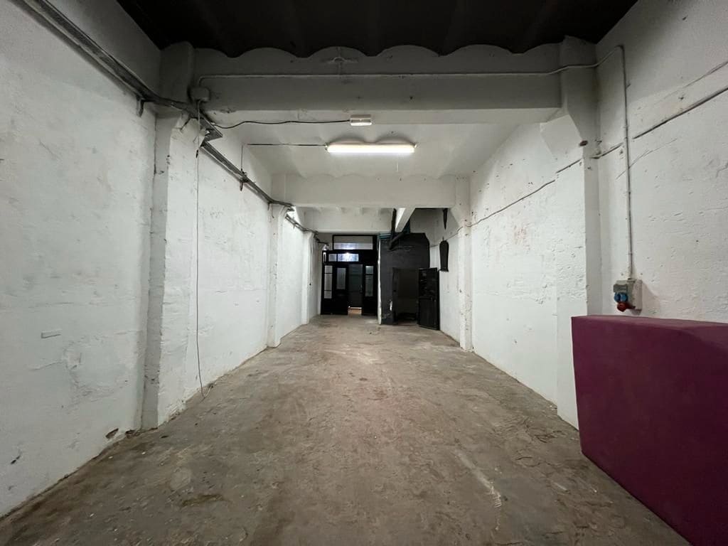 Kommersiell til salgs i Barcelona by - € 664 000 (Ref: 9348034)