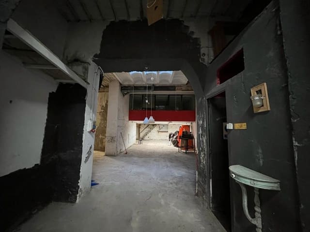 Commercieel te koop in El Poble Sec, Barcelona stad - € 664.000 (Ref: 9348034)