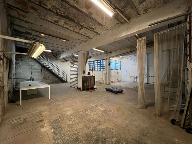 Kaupallinen myytävänä paikassa El Poble Sec, Barcelona kaupunki - 664 000 € (Ref: 9348034)