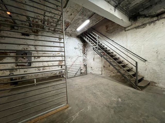 Kaupallinen myytävänä paikassa El Poble Sec, Barcelona kaupunki - 664 000 € (Ref: 9348034)