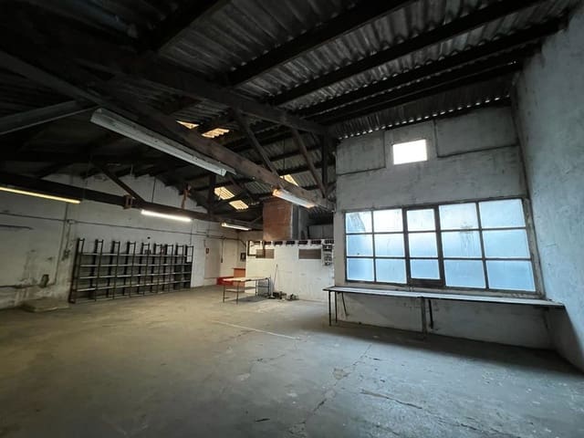 Commercieel te koop in El Poble Sec, Barcelona stad - € 664.000 (Ref: 9348034)