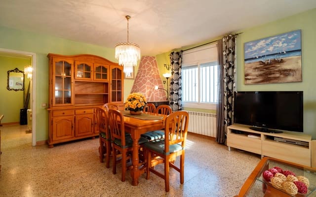 4 soverom Villa til salgs i Calafell med svømmebasseng garasje - € 294 900 (Ref: 9348035)