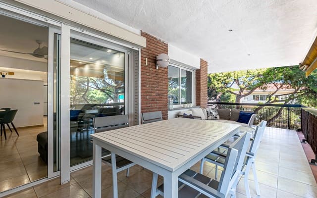 2 quarto Penthouse para venda em Castelldefels com piscina garagem - 665 000 € (Ref: 9348713)