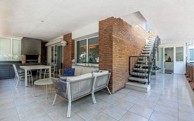 2 quarto Penthouse para venda em Castelldefels com piscina garagem - 665 000 € (Ref: 9348713)