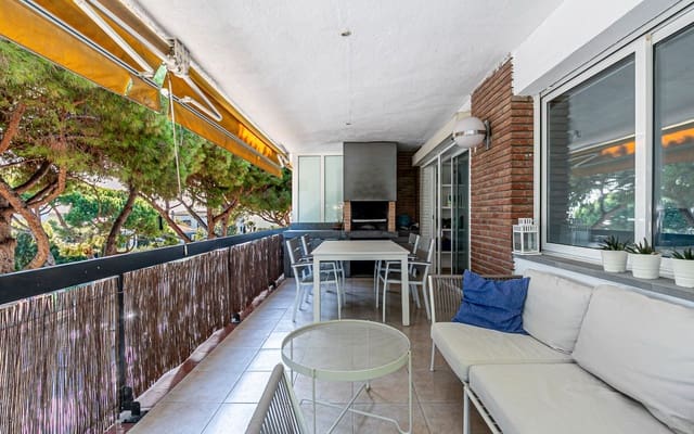 2 quarto Penthouse para venda em Castelldefels com piscina garagem - 665 000 € (Ref: 9348713)