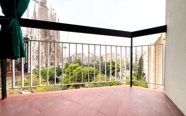 4 bedroom Flat for sale in La Sagrada Família, Barcelona city - € 470,000 (Ref: 9354160)