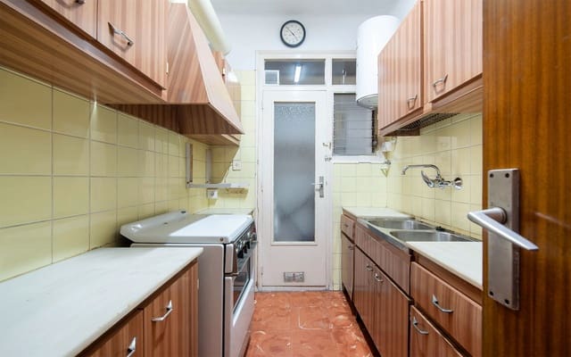 4 bedroom Flat for sale in La Sagrada Família, Barcelona city - € 470,000 (Ref: 9354160)