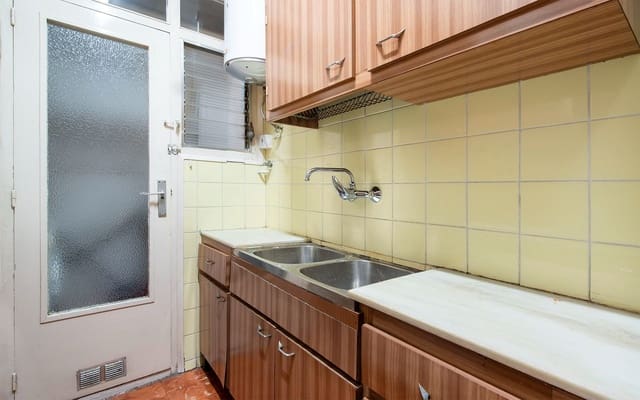 4 bedroom Flat for sale in La Sagrada Família, Barcelona city - € 470,000 (Ref: 9354160)