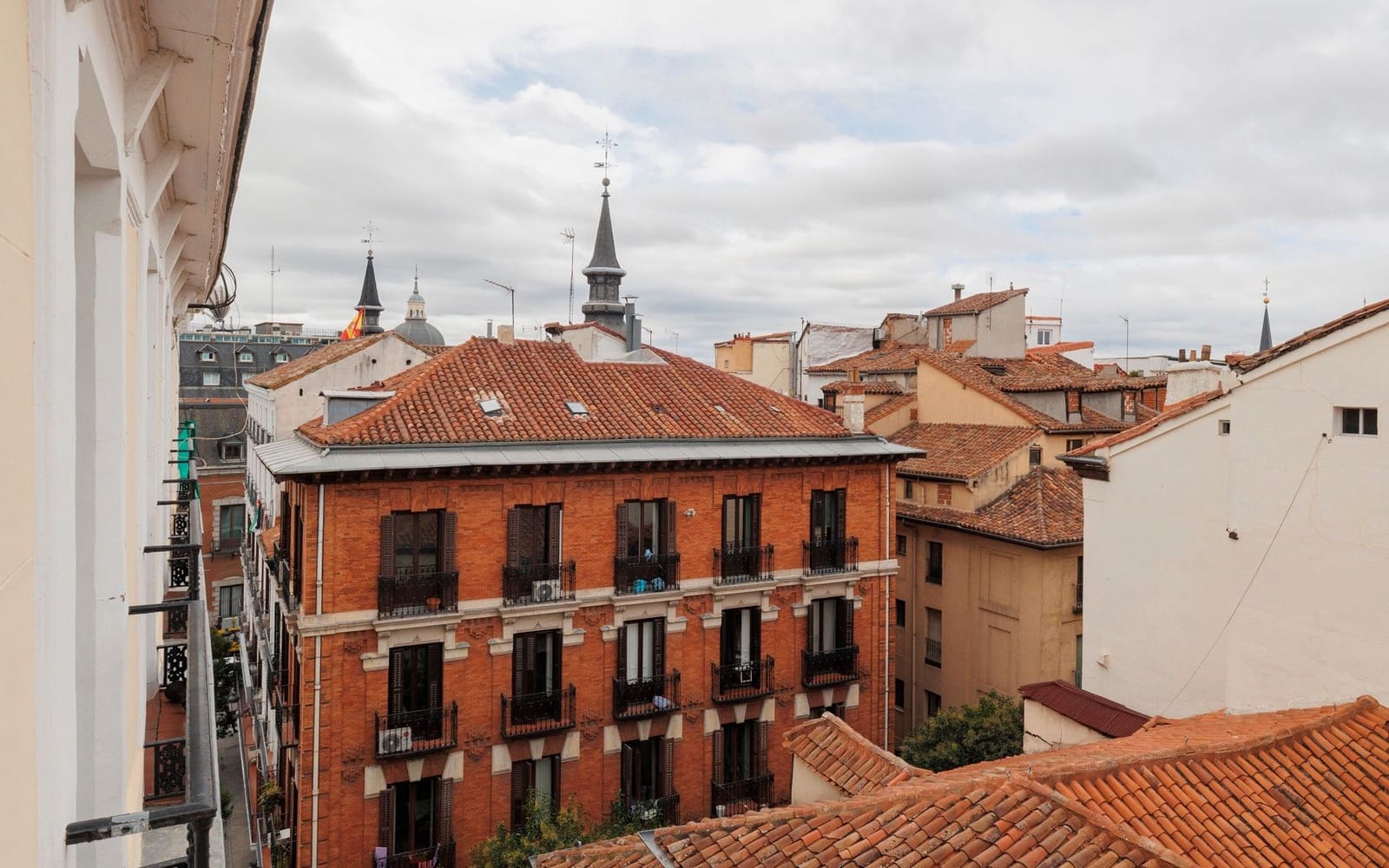 Appartement de 2 chambres à louer à Madrid ville - 1 900 € (Ref: 9354161)