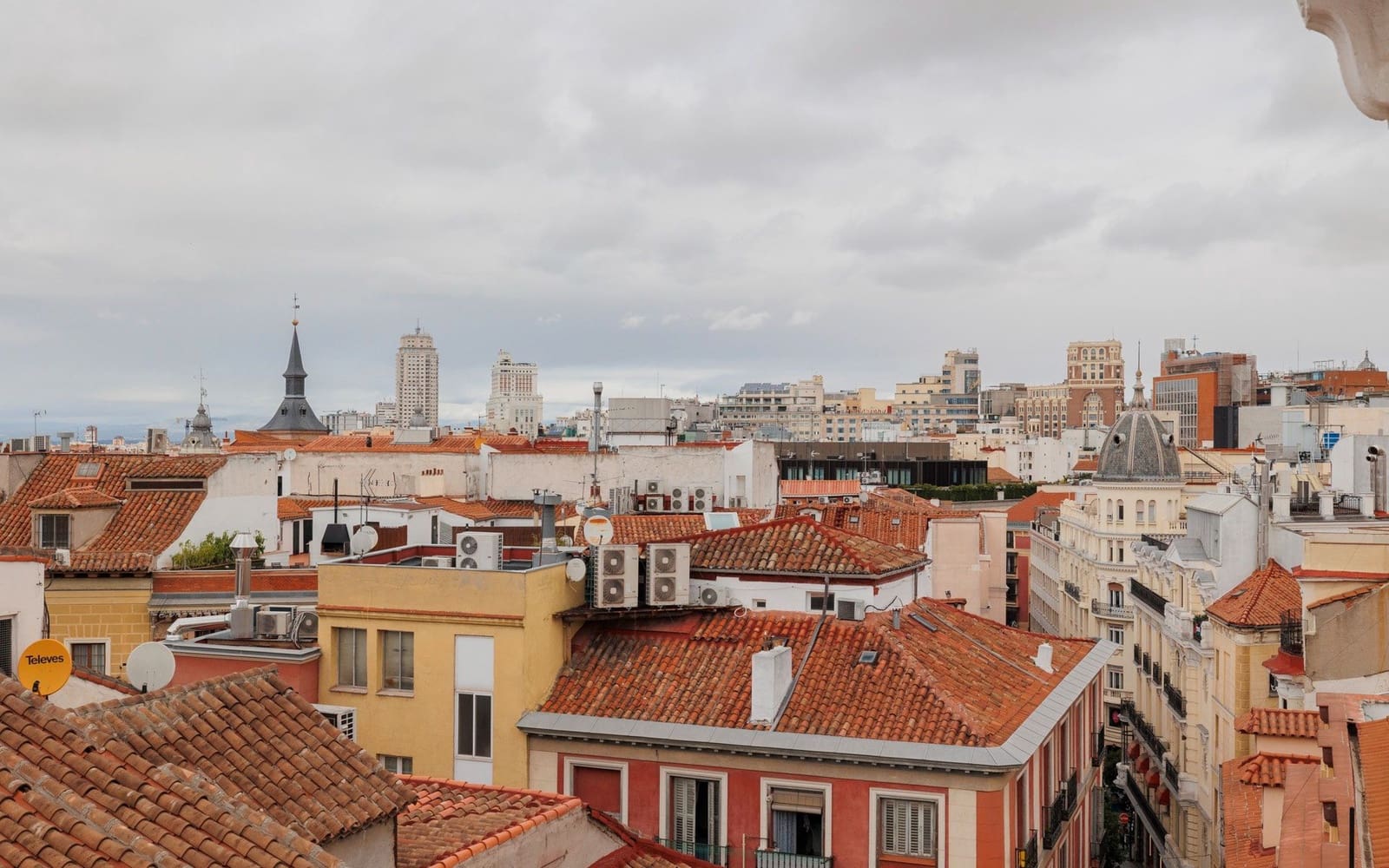 Appartement de 2 chambres à louer à Madrid ville - 1 900 € (Ref: 9354161)