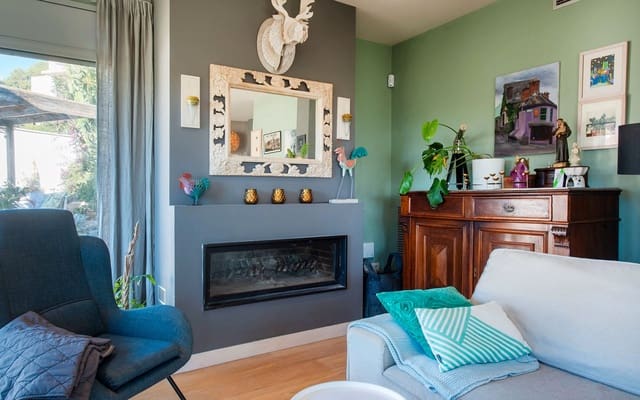 4 makuuhuone Huvila myytävänä paikassa Castelldefels mukana uima-altaan 
autotalli - 1 100 000 € (Ref: 9362866)