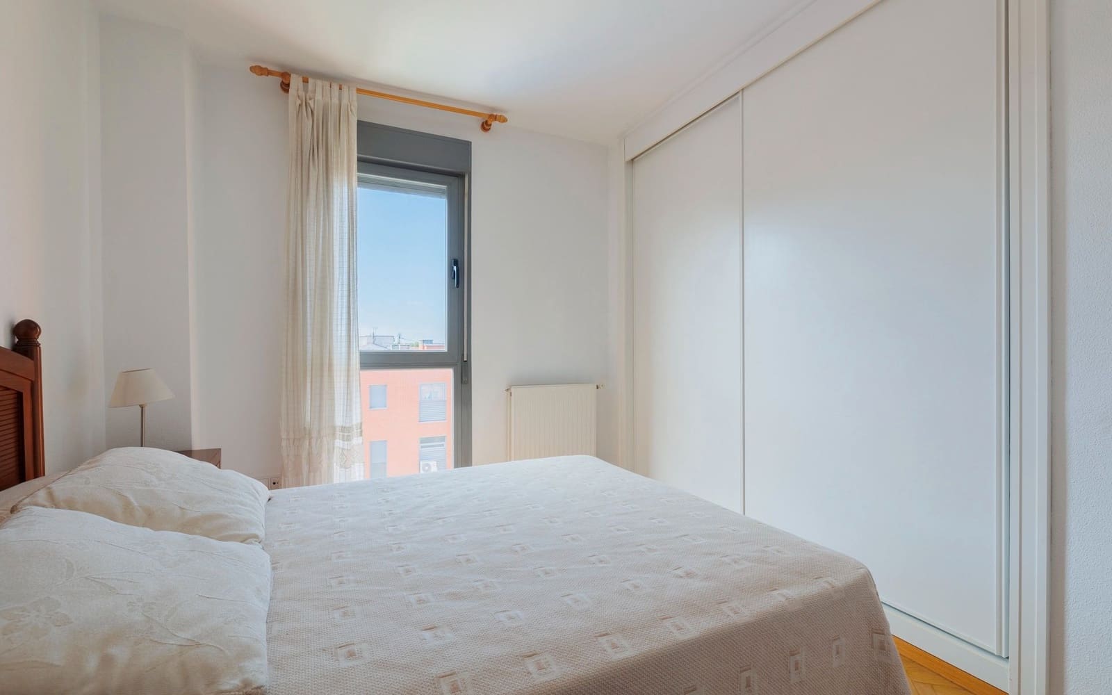 1 makuuhuone Kattohuoneisto vuokrattavana paikassa Madrid kaupunki mukana uima-altaan 
autotalli - 1 250 € (Ref: 9386035)