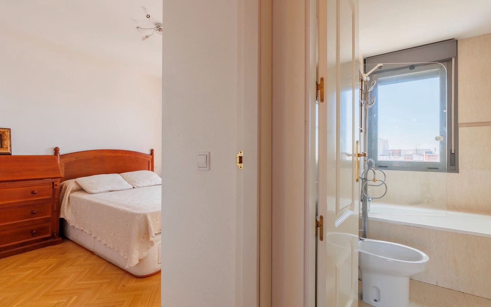 1 makuuhuone Kattohuoneisto vuokrattavana paikassa Madrid kaupunki mukana uima-altaan 
autotalli - 1 250 € (Ref: 9386035)