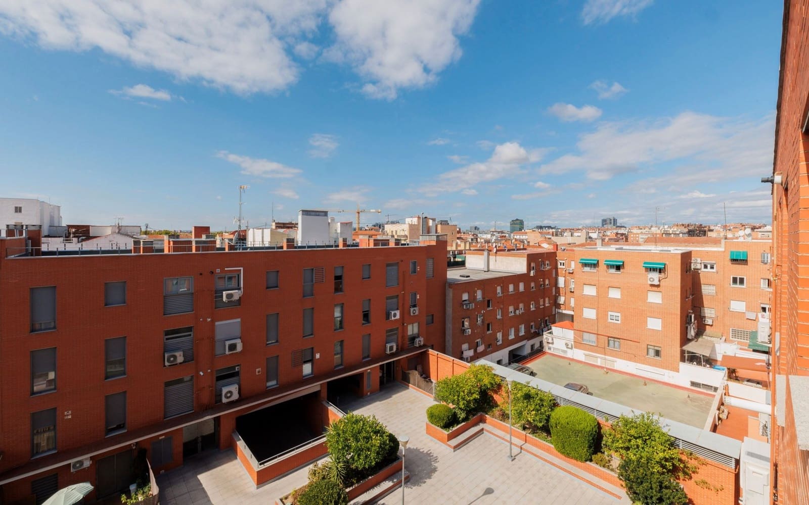 1 makuuhuone Kattohuoneisto vuokrattavana paikassa Madrid kaupunki mukana uima-altaan 
autotalli - 1 250 € (Ref: 9386035)