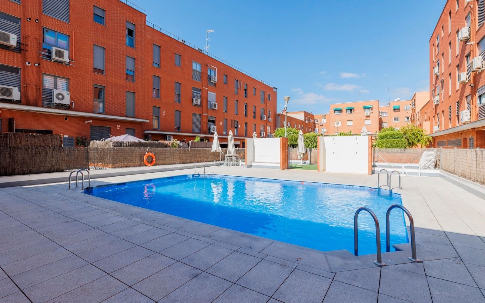 1 makuuhuone Kattohuoneisto vuokrattavana paikassa Madrid kaupunki mukana uima-altaan 
autotalli - 1 250 € (Ref: 9386035)