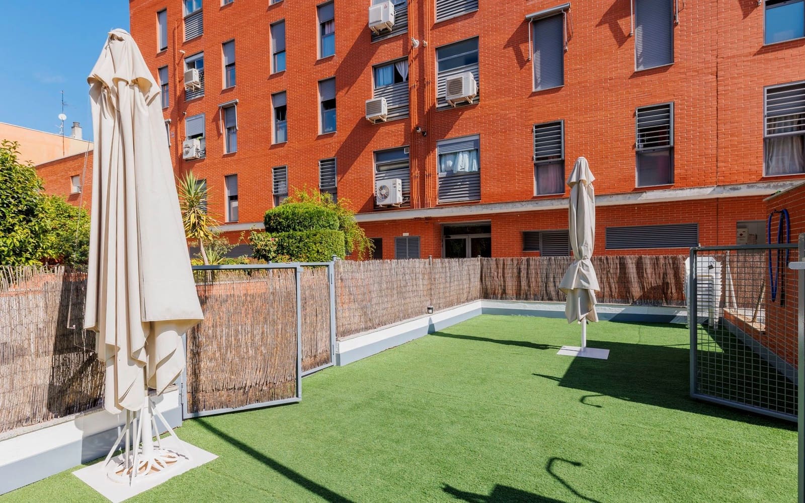 1 makuuhuone Kattohuoneisto vuokrattavana paikassa Madrid kaupunki mukana uima-altaan 
autotalli - 1 250 € (Ref: 9386035)