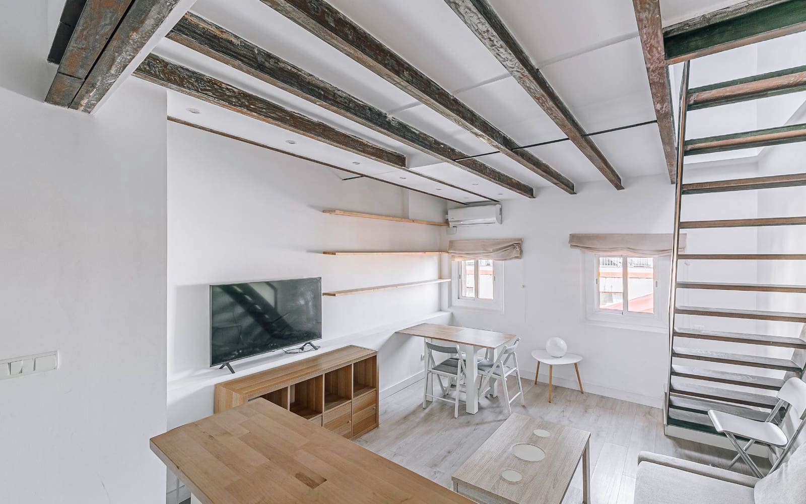 1 slaapkamer Penthouse te koop in Barcelona stad - € 345.000 (Ref: 9390031)