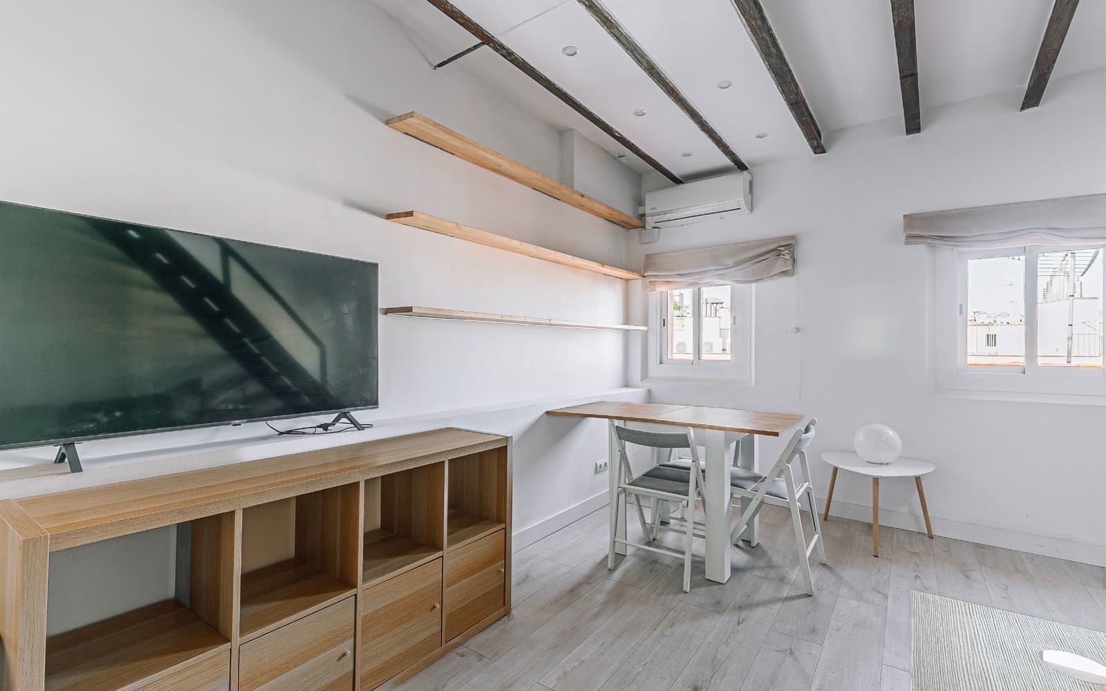 1 slaapkamer Penthouse te koop in Barcelona stad - € 345.000 (Ref: 9390031)