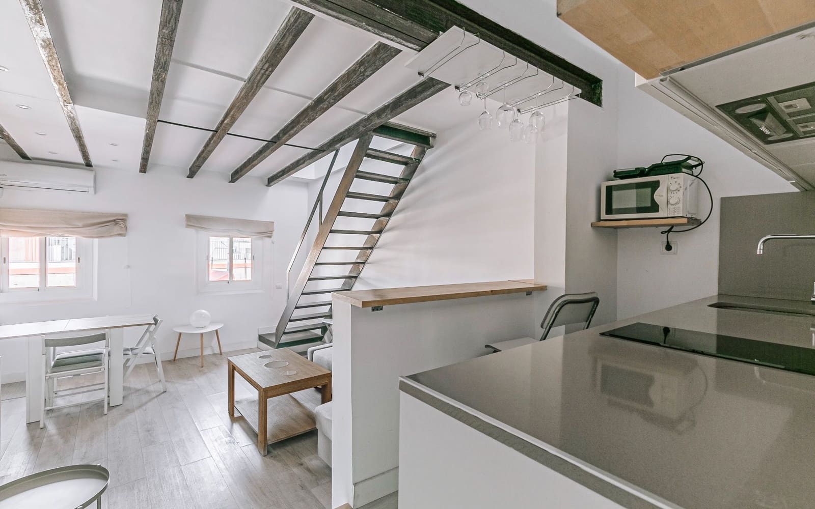 1 slaapkamer Penthouse te koop in Barcelona stad - € 345.000 (Ref: 9390031)