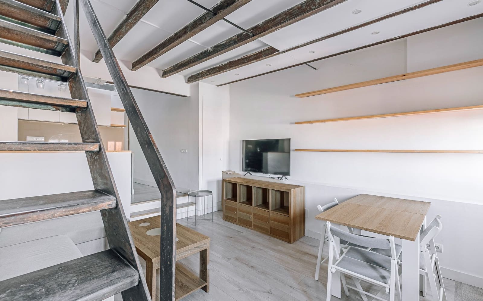 1 slaapkamer Penthouse te koop in Barcelona stad - € 345.000 (Ref: 9390031)