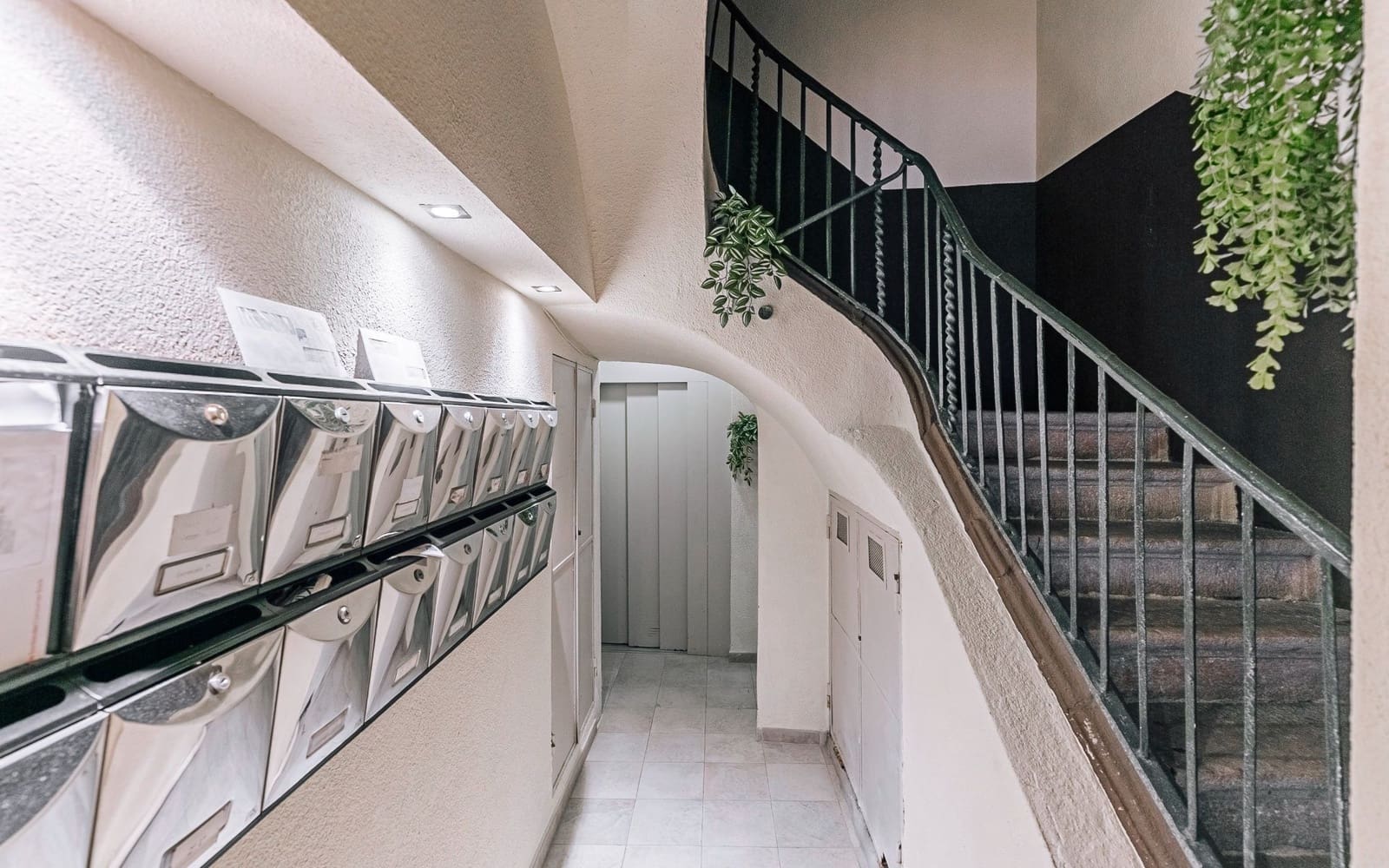 1 slaapkamer Penthouse te koop in Barcelona stad - € 345.000 (Ref: 9390031)