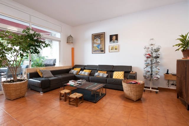 6 bedroom Villa for sale in Arenys de Mar with pool garage - € 595,000 (Ref: 9399845)