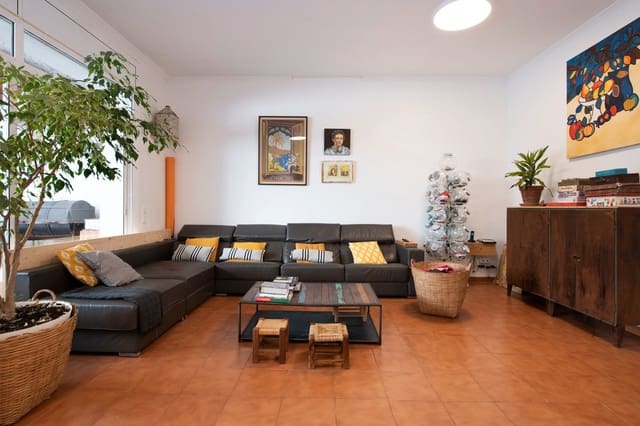 6 bedroom Villa for sale in Arenys de Mar with pool garage - € 595,000 (Ref: 9399845)