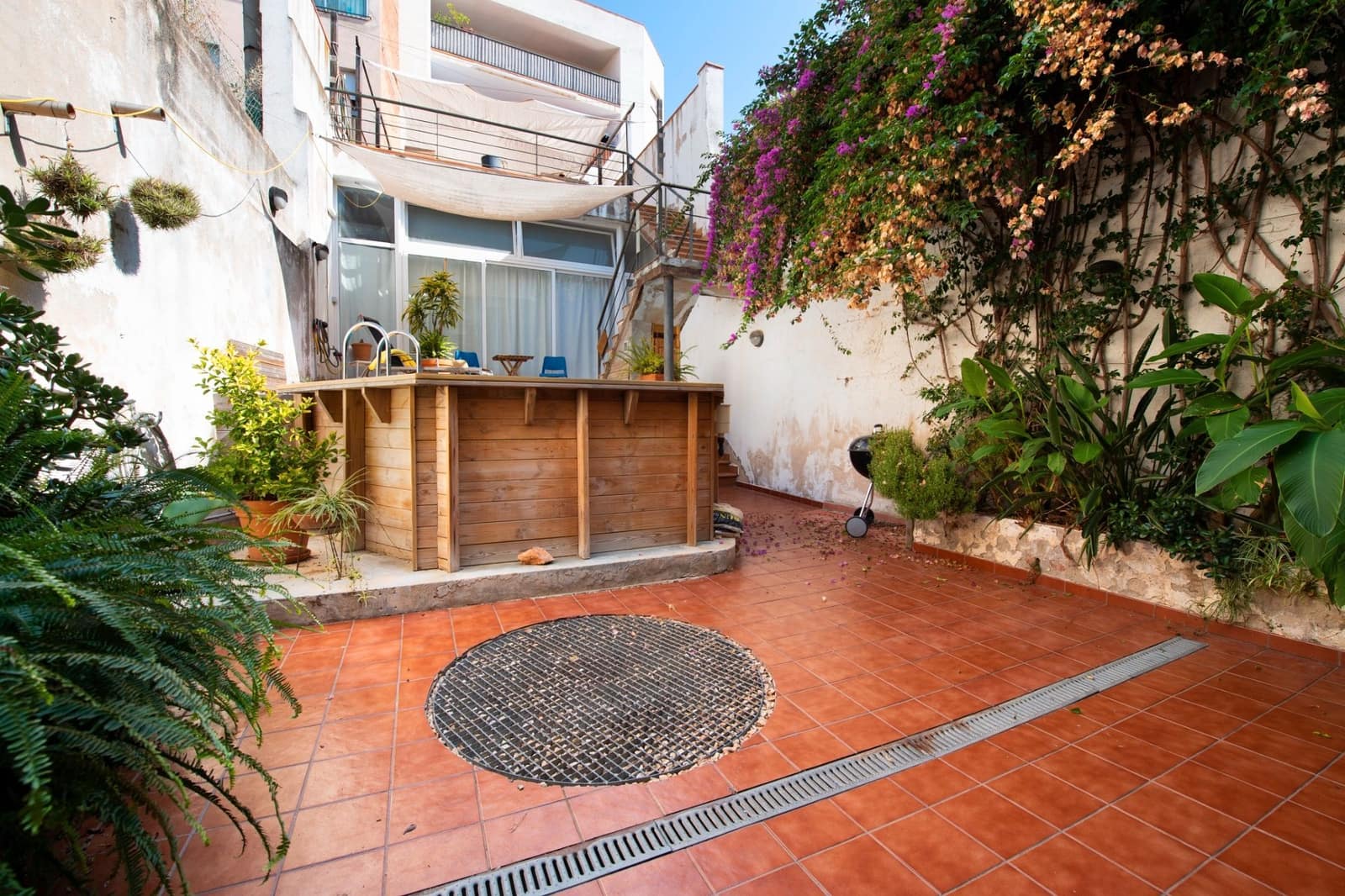 6 bedroom Villa for sale in Arenys de Mar with pool garage - € 595,000 (Ref: 9399845)