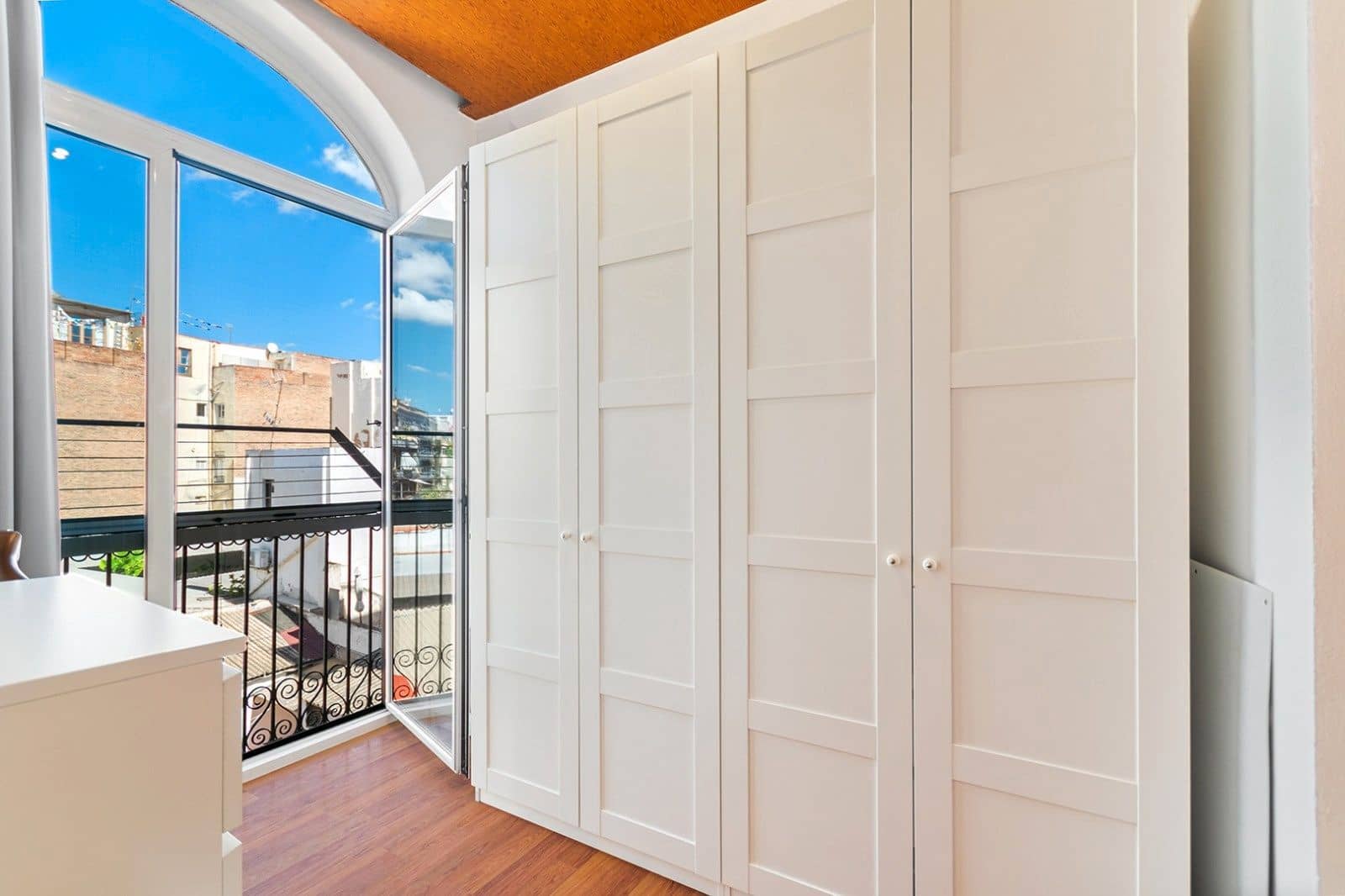 4 soveværelse Lejlighed til salg i Barcelona by - € 599.000 (Ref: 9402675)