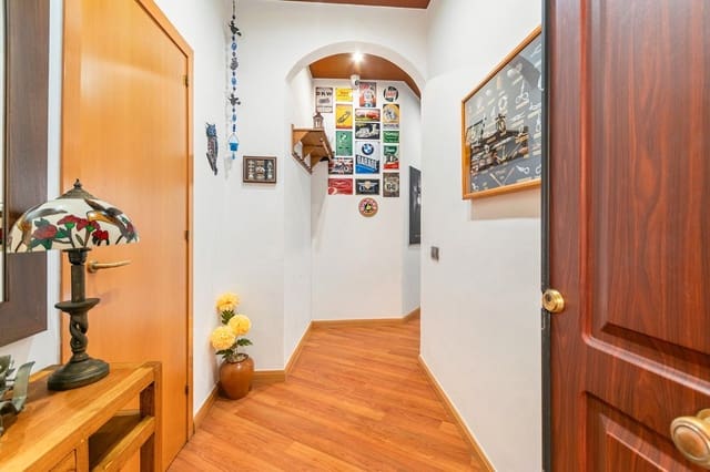 4 soveværelse Lejlighed til salg i El Barri Gòtic, Barcelona by - € 599.000 (Ref: 9402675)